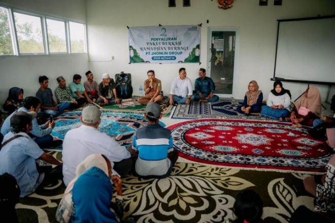 Jhonlin Group menyalurkan bantuan 2.000 paket sembako untuk warga di Kecamatan Simpang Empat, Kabupaten Tanah Bumbu, Kalimantan Selatan, pada Senin, 9 Maret 2026. 