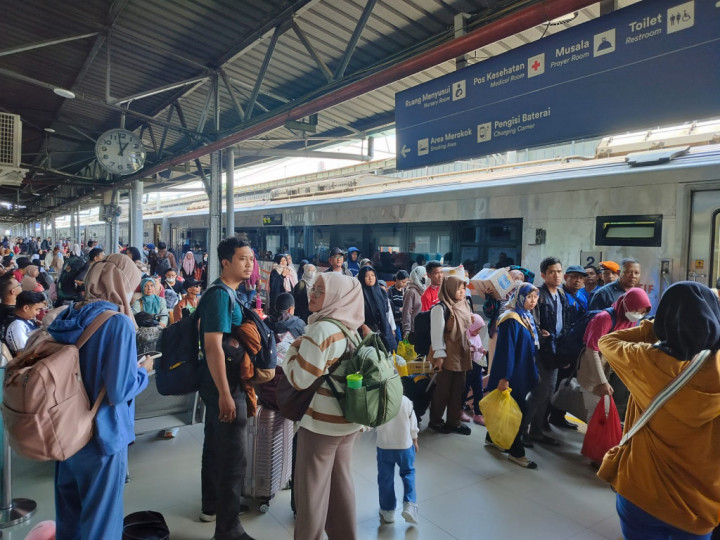 Mudik Naik Kereta Api 2026? Ini Cara Mudah Cetak Boarding Pass di Stasiun
