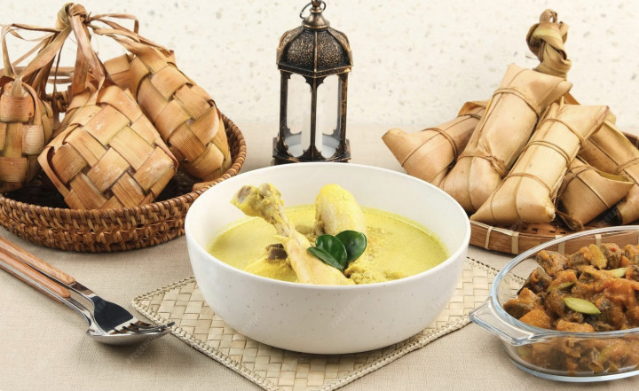 Lebih Hemat Gas, Ini Cara Memasak Ketupat yang Cepat Matang