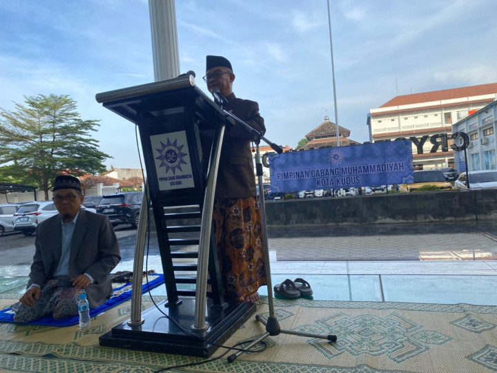 Jadi Khatib Salat Idulfitri, Mendikdasmen Singgung Konflik Global dan Ajak Hentikan Kekerasan