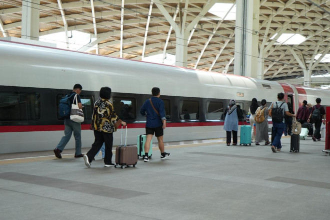 Penumpang kereta Whoosh. Foto: Dokumen KCIC