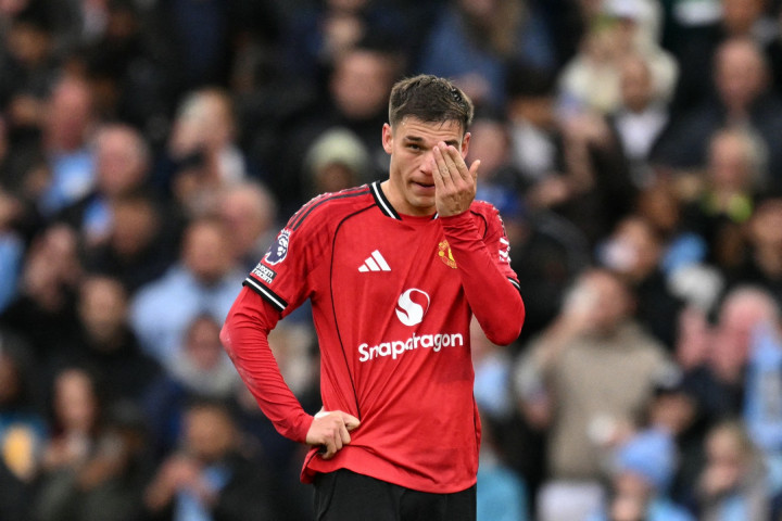 Menit Bermain Merosot Tajam, Ugarte Harus Tinggalkan MU