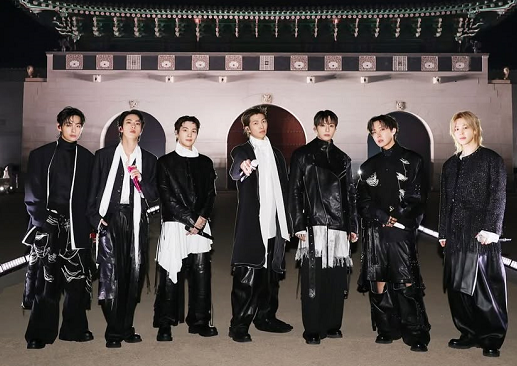 BTS Comeback! Desainer Ungkap Makna Dibalik Kostum Monokrom Para Member yang Ikonik