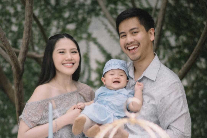 Lebaran Perdana Bertiga, Sasha dan Gio Bagikan Momen Hangat Bersama Baby Zavi