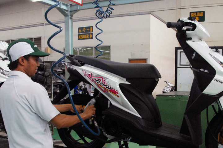 Waspadai 7 Penyebab Ban Belakang Motor Matic Geal-Geol