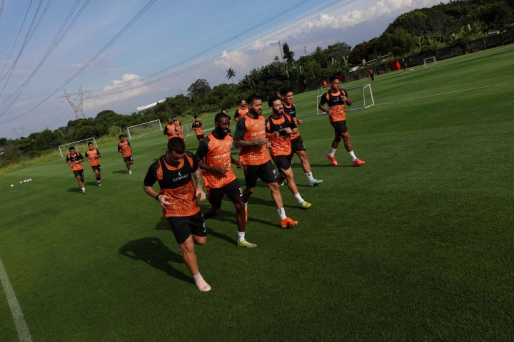 Persija Kembali Berlatih! Mauricio Souza Lepas 4 Bintang ke Timnas Indonesia, Termasuk Mauro Zijlstra & Jordi Amat