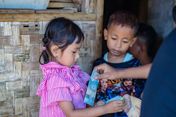 Ajarkan Finansial Sejak Dini, Ini 5 Cara Mengelola Uang THR Anak