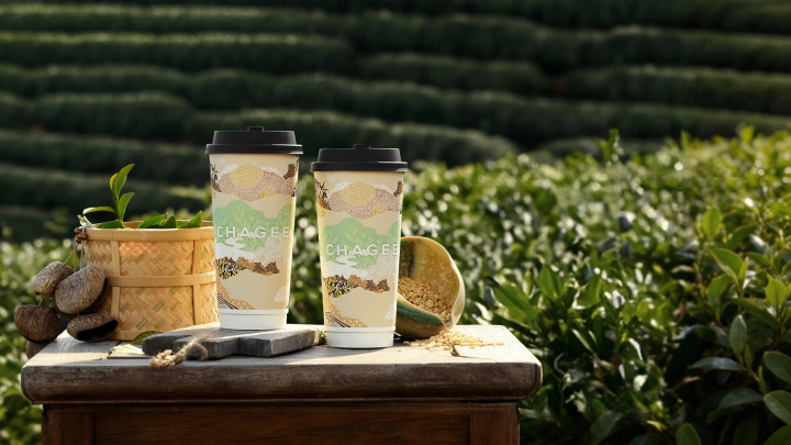CHAGEE Hadirkan Menu Musiman Hojicha Genmai Milk Tea di Indonesia