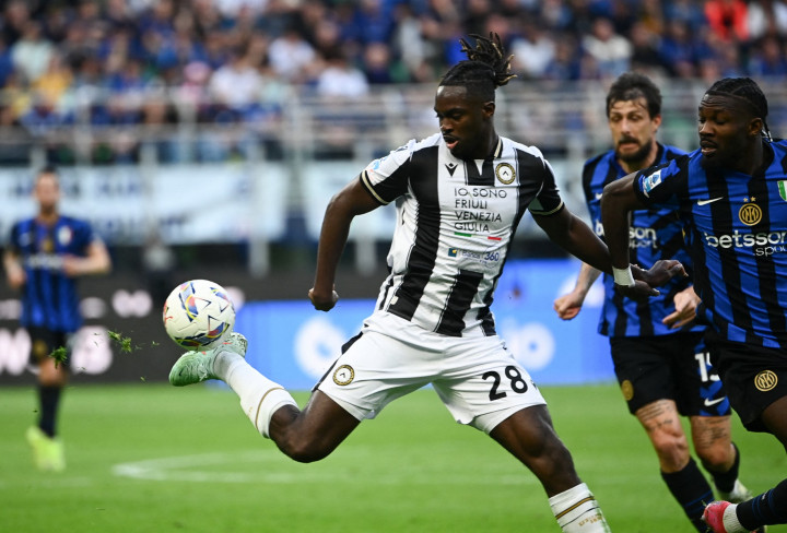 Inter Incar Bek Udinese untuk Remajakan Lini Belakang