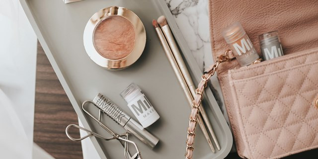 Jujurly Bingung, Foundation atau Concealer Dulu? Begini Rahasia Complexion Bir Gak Medok