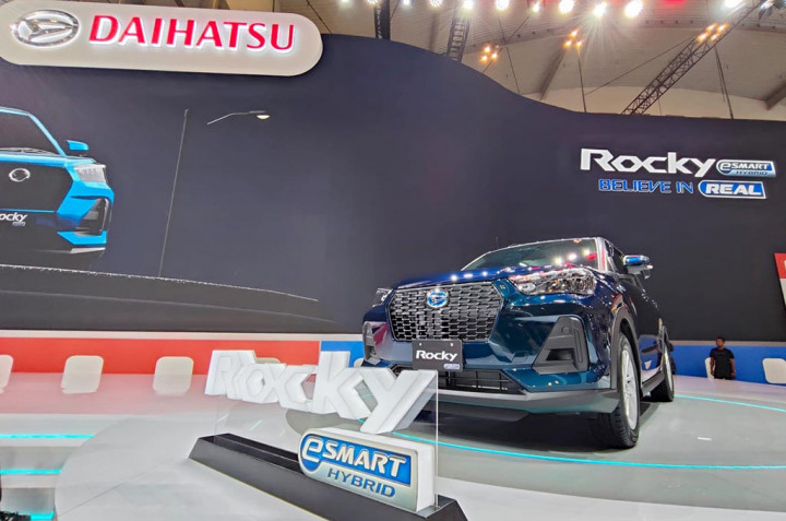 Konsumsi BBM Daihatsu Rocky Hybrid, Lebih Hemat dari Motor Matic 150 cc?