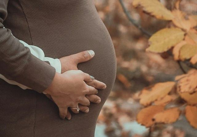 Kok Mulut Berasa Logam? Ternyata Ini Alasan di Balik Dysgeusia Saat Hamil