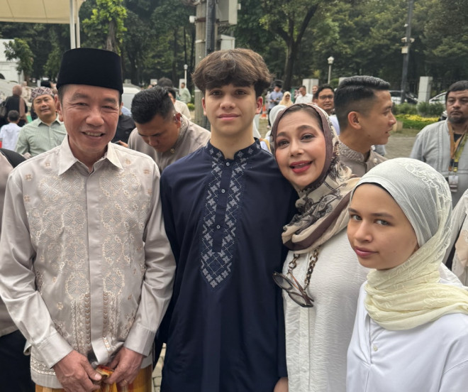 Ayu Azhari bertemu Jokowi (Foto: instagram)