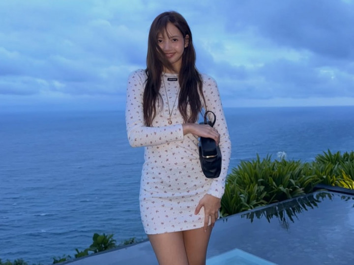 Gaya Lisa BLACKPINK Pakai Batik di Bali Jadi Sorotan, Intip Potretnya