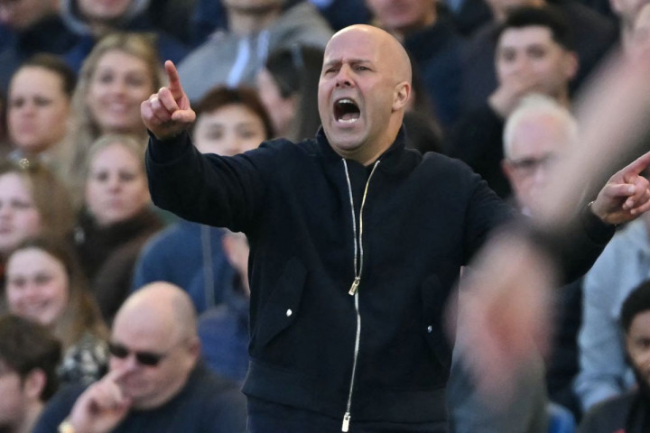 Arne Slot Aman! Liverpool Pilih Fokus Perkuat Skuad Ketimbang Ganti Pelatih