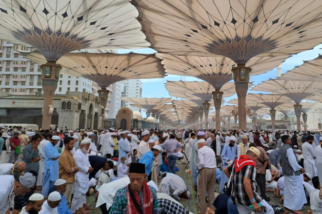 Suasana Umrah di Madinah. Foto: Kemenhaj