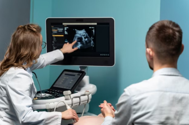 Deep Dive Amniocentesis: Cara Deteksi Kelainan Genetik Janin Sejak Dini