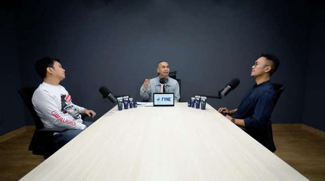   Dalam sebuah podcast Raditya Dika, Aldi Taher, dan dr. Richard Yehezkiel bahas meningkatnya kesadaran pria terhadap merawat penampilan. (Foto: Dok. Istimewa)