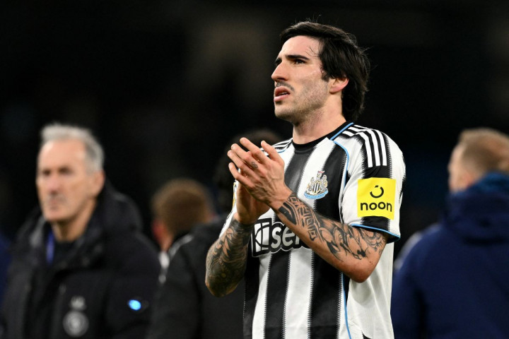 Sandro Tonali Terbuka ke Old Trafford, MU Siap Tikung Man City dalam Perburuan Gelandang Italia