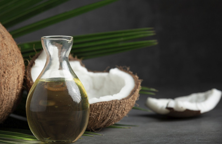 7 Cara Pakai Minyak Kelapa yang Jarang Orang Tahu!