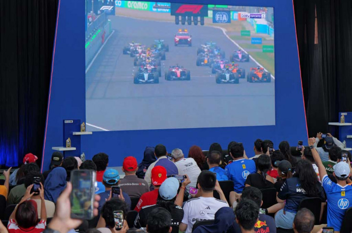 Serunya Nonton Bareng Komunitas F1 Bareng Mobil Lubericants