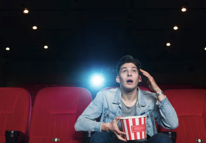 Nonton Murah di Minimarket? Intip Serunya Bioskop Mini di Alfamart