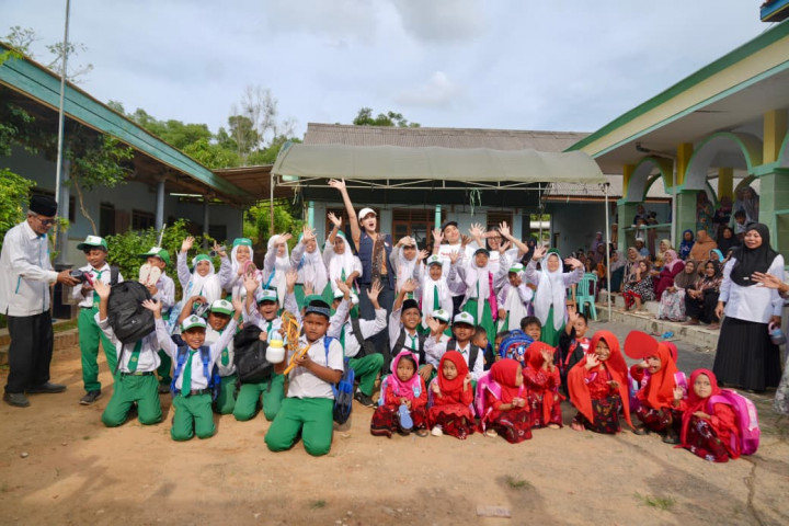 Havaianas dan Yayasan Luna Maya Nawasena Salurkan Rp171 Juta untuk Renovasi Sekolah di Pamekasan