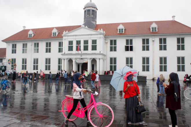 Aktifitas pengunjung di Museum Sejarah Jakarta di kawasan Kota Tua, Jakarta. Foto: MI/Bary Fathahilah.