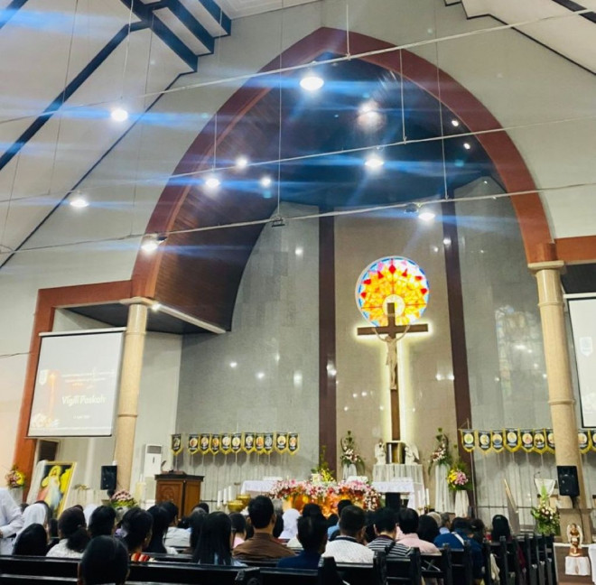 Suasana misa malam paskag di Gereja St. Fransiskus Xaverius Kidul Loji. Foto: Medcom