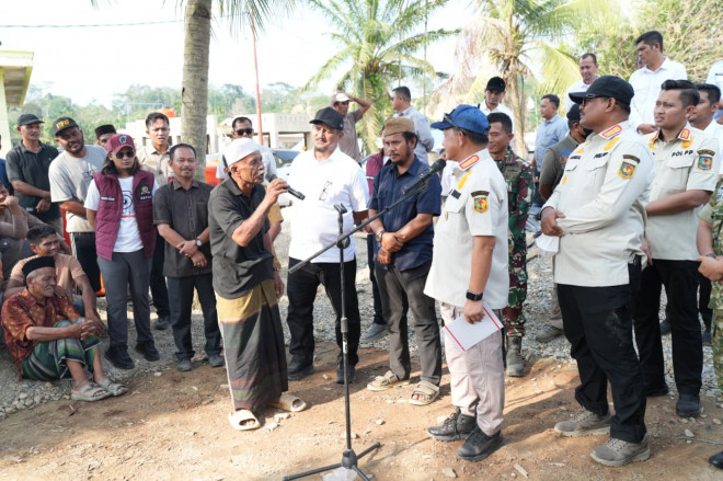Satgas PRR serahkan bantuan untuk penyintas bencana banir Sumatra di Aceh. 