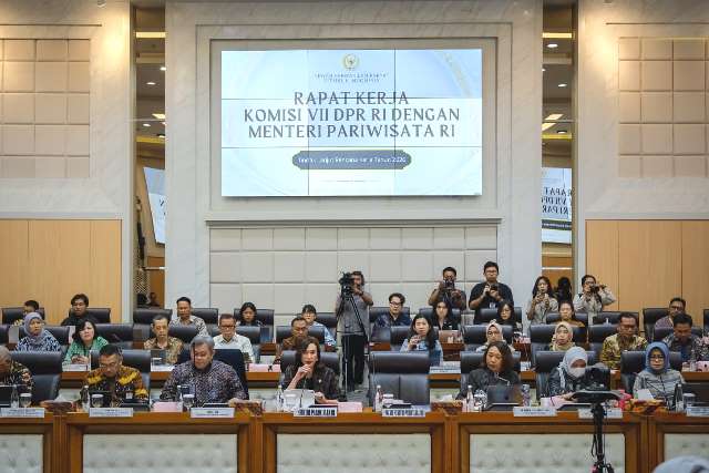  “Kami berkomitmen untuk terus menjaga transparansi dan memperkuat sinergi ke depan,” ujar Menpar.  (Foto: Dok. Birkom Kemenpar) 