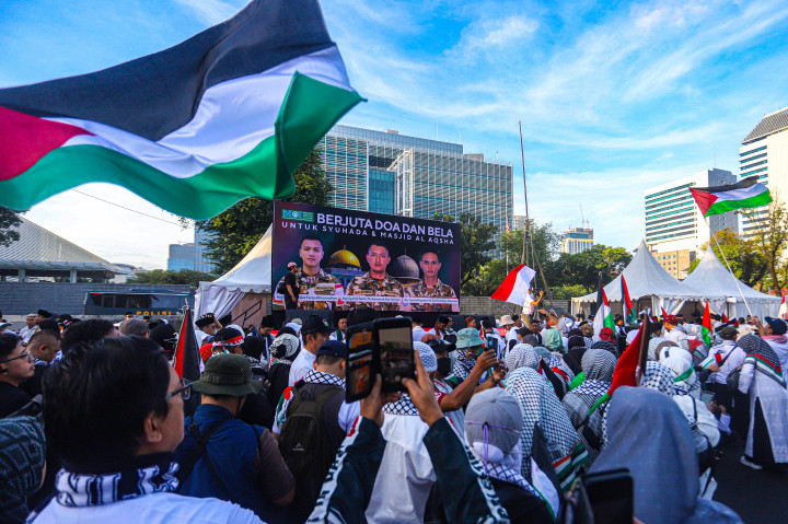 Ribuan Massa Doakan Tiga Prajurit TNI Gugur di Lebanon