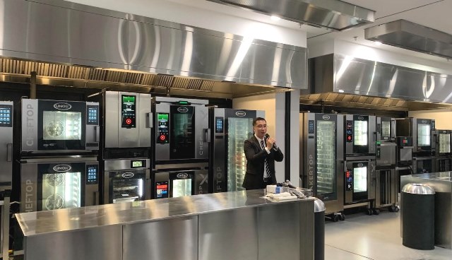 Vibes Dapur Profesional di Rumah Makin Mudah Pakai Oven Berbasis Data dari Unox