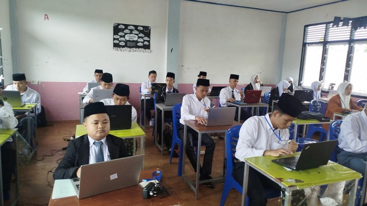 69 Ribu Santri Ikut Ujian Akhir Pendidikan Kesetaraan 2025/2026