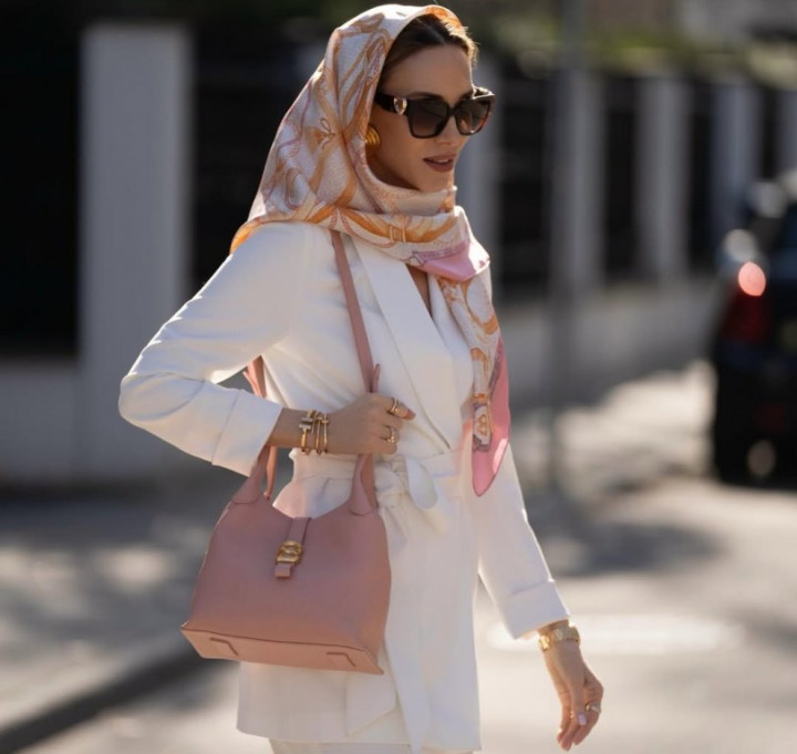 Dari Modest ke Global, Buttonscarves Gandeng Alexandra Lapp Hadirkan Vibes Eropa