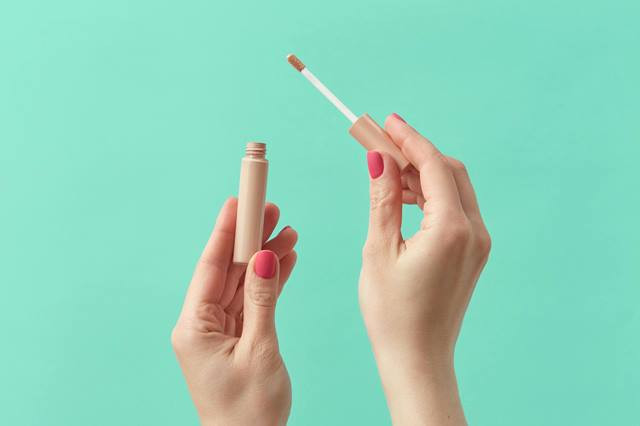 Tips Pilih Concealer Biar Look Kamu Makin Kece & Anti-ashy