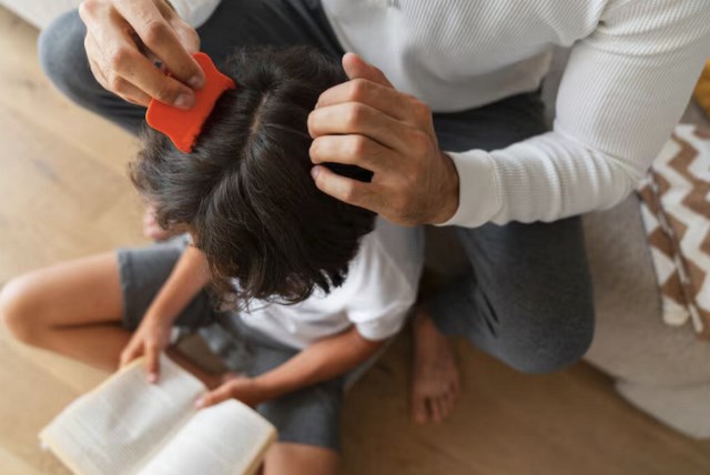 Solusi Sat-Set Basmi Kutu Rambut Anak Biar Enggak Garuk-garuk Lagi