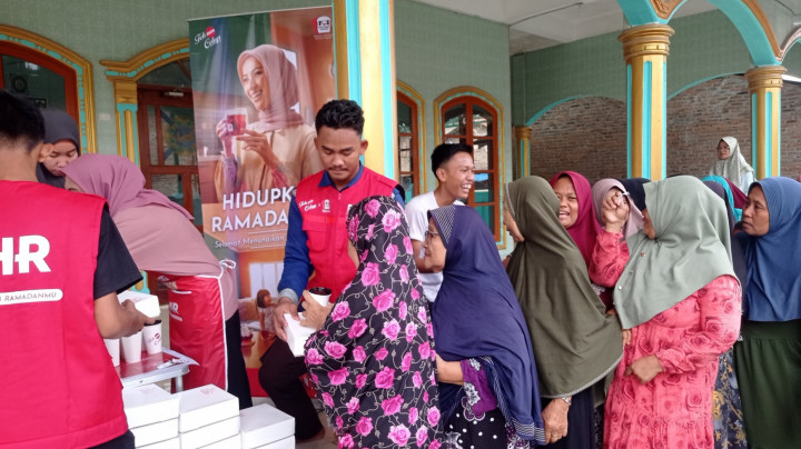 Teh Celup Sosro Bagikan 6.700 Paket Berbuka di Sumatra Utara dan Aceh