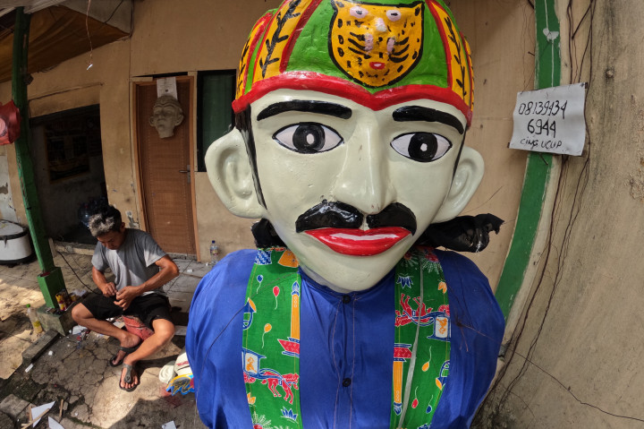 ​Potret Pengrajin Ondel-Ondel Betawi di Cipondoh