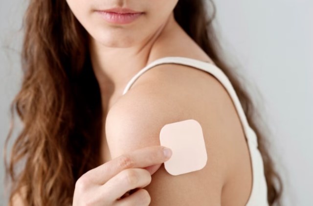 Lagi Viral Tren Patch Vitamin yang Sat-Set, tapi Beneran Efektif Gak Sih?