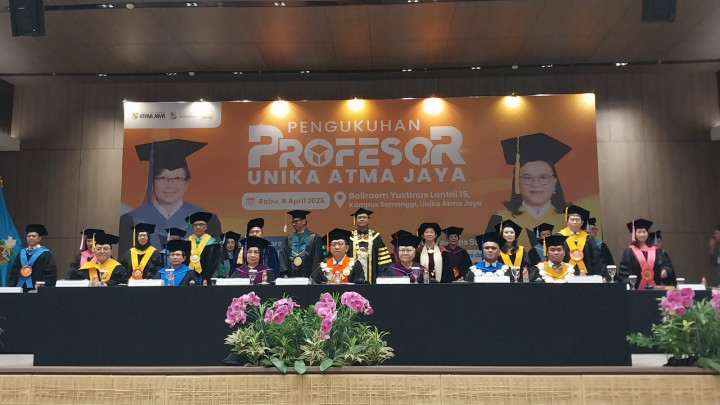 Unika Atma Jaya Kukuhkan 2 Guru Besar, Bidang Linguistik dan Manajemen Berkelanjutan