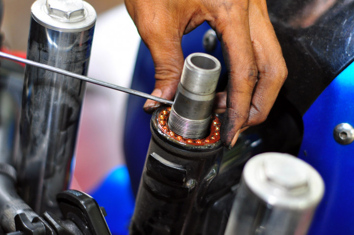 Kenali 6 Ciri-Ciri Komstir Motor Rusak, Sebelum Parah!