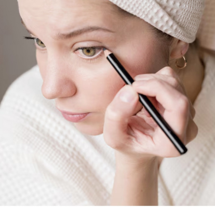 Bagus Banget! Ini 5 Pensil Alis Lokal yang Budget Pas-pasan Friendly