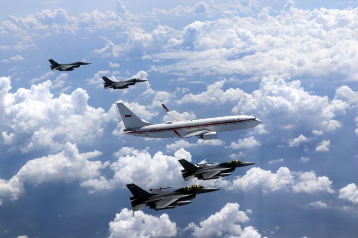 ​HUT TNI AU, Pesawat Presiden Dikawal 4 F-16 dan 2 T-50 Golden Eagle