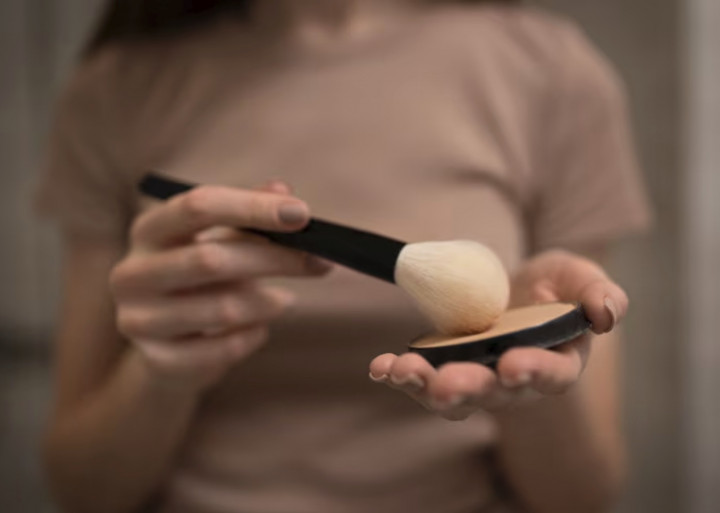 Anti Luntur Seharian! Ini Rekomendasi Bedak Waterproof yang Tahan Lama dan Flawless