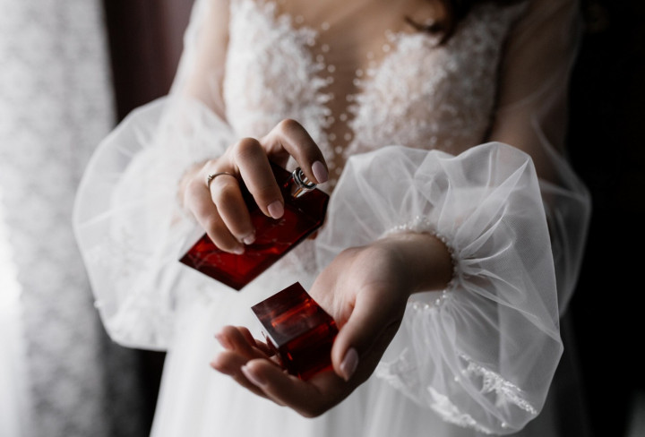 Parfum Lokal Cewek yang Wanginya Nempel Seharian. Ilustrasi Freepik