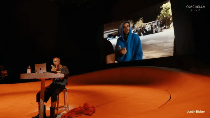 Tampil di Coachella 2026, Justin Bieber Hanya Duduk di Depan Laptop dan Putar Video YouTube