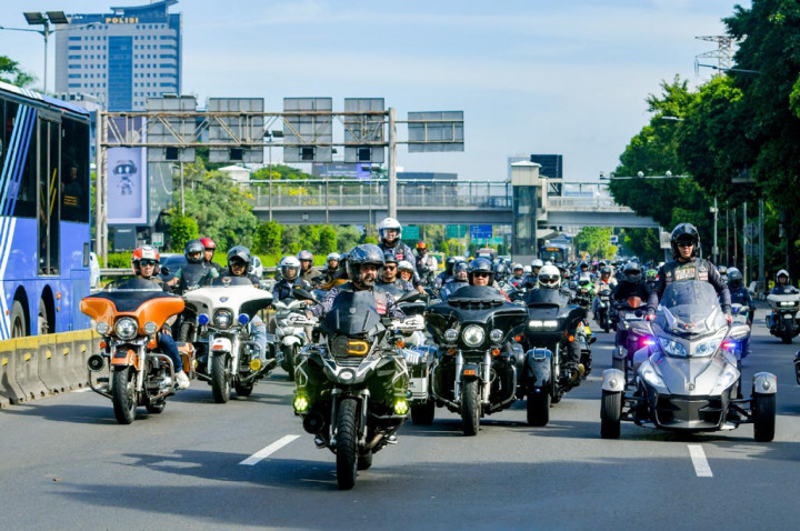 MBI DKI Jakarta Rayakan HUT ke-7, Ratusan Biker Ikut <i>Rolling