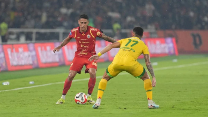 Persebaya Dibuat Mati Kutu! Mauricio Souza Puji Bek 'Sensasional' Persija, Sebut Lini Belakang Macan Kemayoran Kelas Dunia