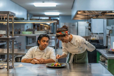 Serial <i>Luka, Makan, Cinta</i> Sulap Masakan Warteg Jadi <i>Fine Dining</I>